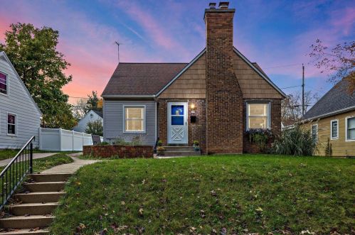 209 Honey Crk Dr, Milwaukee WI 53221-4062 exterior