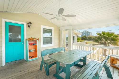 441 Gulf Beach Dr, Saint George Island FL  32328-2811 exterior