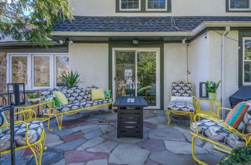 77 Kewanee Rd, New Rochelle NY  10804-1301 exterior