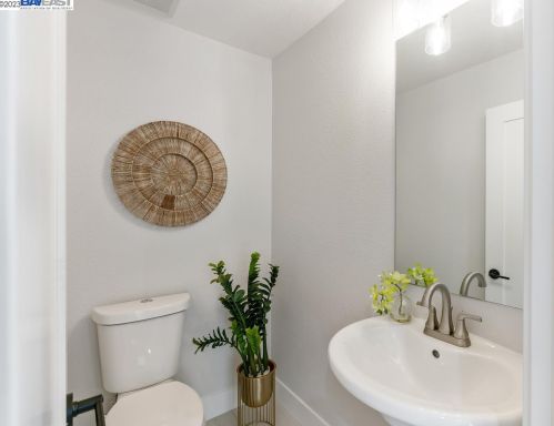 7298 Tamarack Dr, Pleasanton CA  94568-1749 exterior