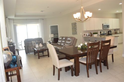 725 Leonardo Cir, Fort Pierce FL  34986-4355 exterior