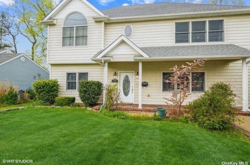 3635 Demott Ave, North Wantagh, NY 11793-3523