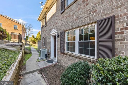 9854 Hagel Cir, Lorton, VA 22079-4308