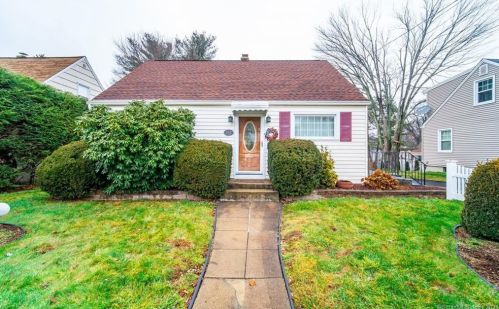 241 Alexander Ave, Waterbury, CT 06705-3105