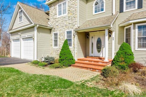 94 Knoll Ridge Ct, Middletown, CT 06457-2146