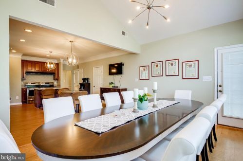 9517 Moonen Bay Ln, Bristow VA  20136-3515 exterior