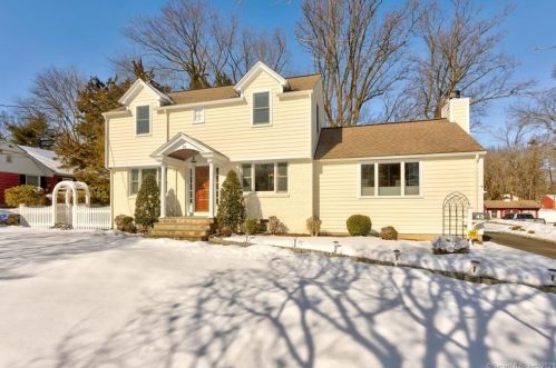 43 Kensington Rd, Stamford, CT 06905-2803