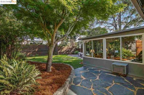 5828 Heron Dr, Oakland CA  94618-2628 exterior