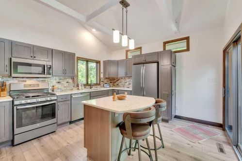 2112 Hidden Valley Dr, Crown Point, IN 46307-9386