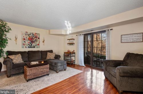 1804 Clark Ct, Southampton, PA 18966-5117