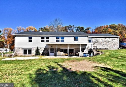 1472 Timberline Dr, Pottstown PA  19465-7234 exterior