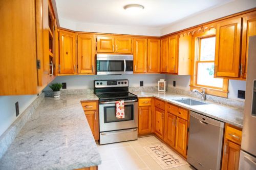 1458 1st Nh Tpke, Northwood NH  03261-3218 exterior