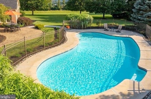 4312 Wyndemere Cir, Schnecksville PA  18078-3529 exterior