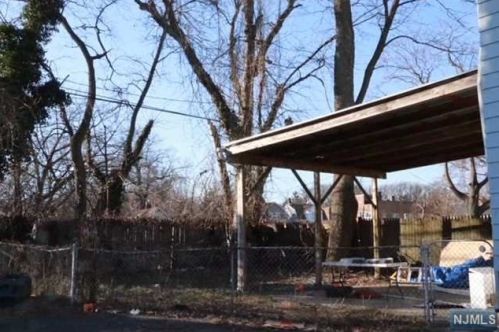 21 Dodd Ter, East Orange NJ  07017-3205 exterior