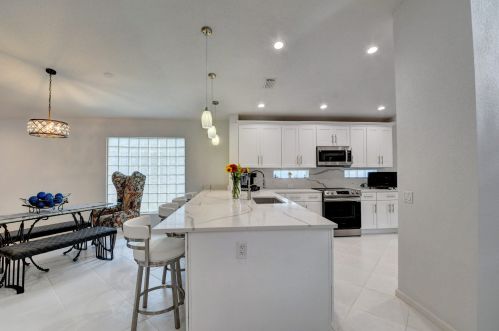 11652 Castellon Ct, Boynton Beach FL  33437-4085 exterior