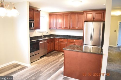2 Guenever Dr, New Castle, DE 19720-2923