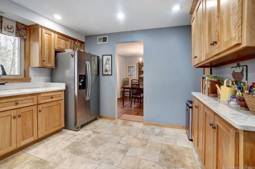 11 Timber Trl, Milford CT  06460-8616 exterior