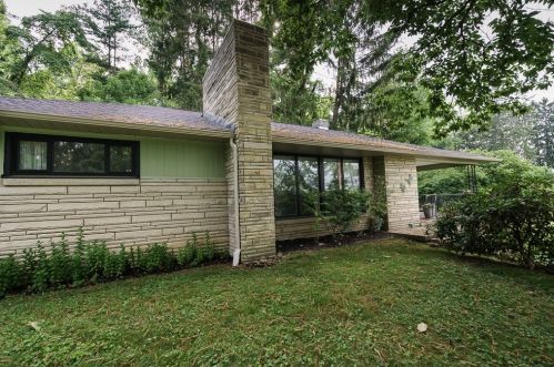 3841 Henderson Rd, Hickory, PA 15340-1427