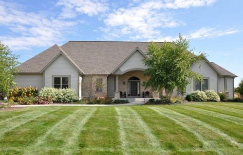 434 Whispering Ridge Ct, Colgate, WI 53017-9161