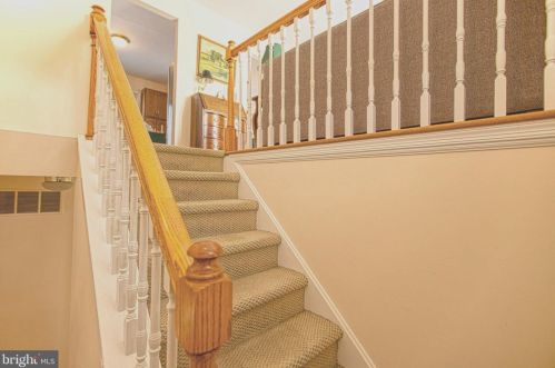 2 Dorothea Ter, Trenton, NJ 08648-2819