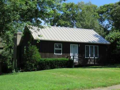 906 Palmer St, Oakland, IA 51560-4013