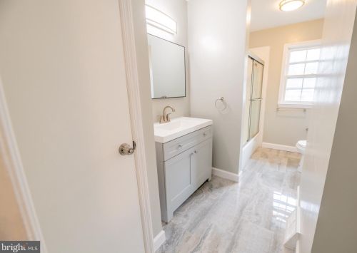 18 Manorhouse Dr, Trenton NJ  08638-1728 exterior