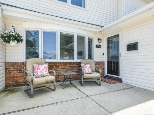 3704 Collector Ln, Bethpage, NY 11714-3812