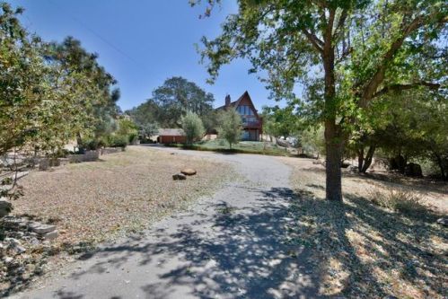 19280 Badger Ct, Tehachapi, CA 93561-5103
