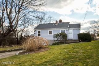 92 Houston Ave, South Kingstown RI  02882-6006 exterior