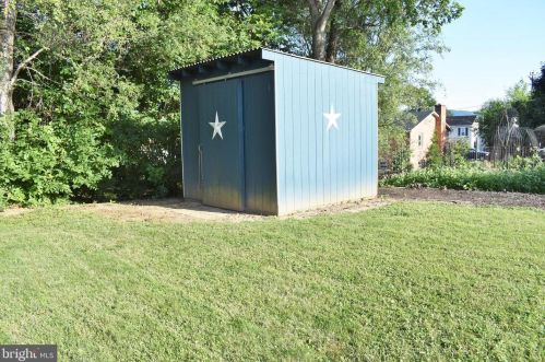 557 Ash St, Strasburg VA  22657-2027 exterior