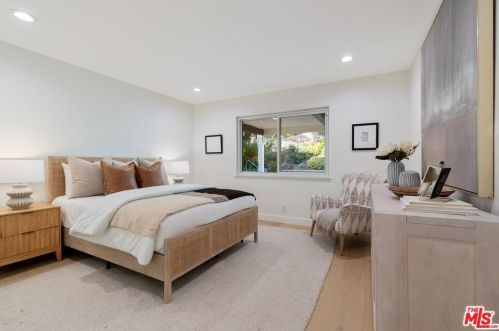 27041 Esward Dr, Calabasas CA  91301-2322 exterior