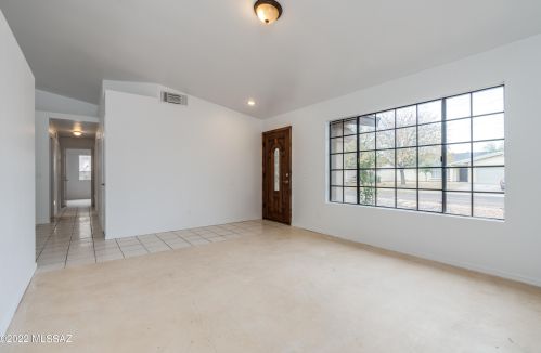 5819 Hillerman Dr, Tucson, AZ 85746-3311