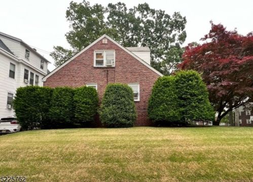 194 Hancox Ave, Nutley, NJ 07110-3320