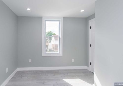 22 Harvard St, Nutley NJ  07110-3322 exterior