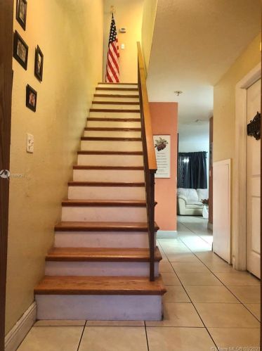 1744 42nd Pl, Hialeah FL  33012-7495 exterior