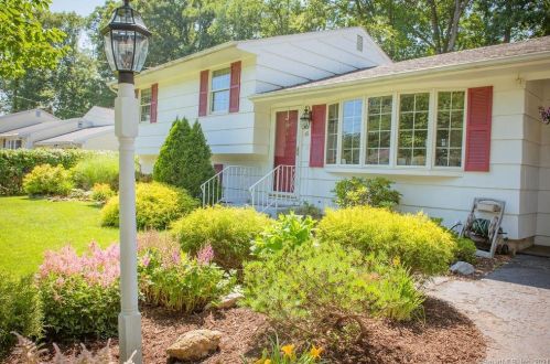 40 Mariot Cir, Wallingford, CT 06492-5221
