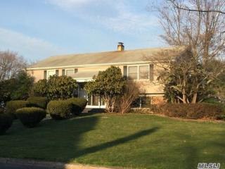 23 Orbit Dr, Stonybrook NY  11790-3030 exterior