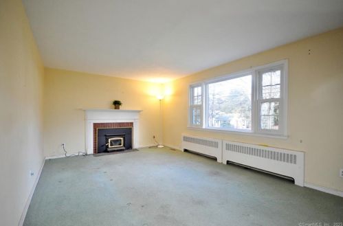 11 Hiram Ln, Bloomfield CT  06002-1224 exterior