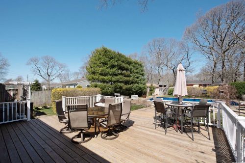 13 Maryland Blvd, Hampton Bays NY  11946-2652 exterior