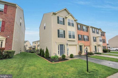 726 Blossom Dr, Hanover PA  17331-2078 exterior