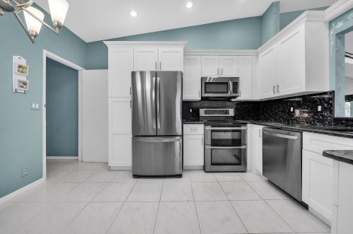 6376 Kings Gate Cir, Delray Beach FL  33484-2429 exterior