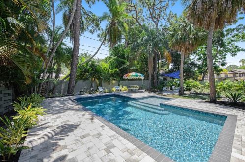 4610 Cypress Way, Saint Petersburg FL  33705-4526 exterior