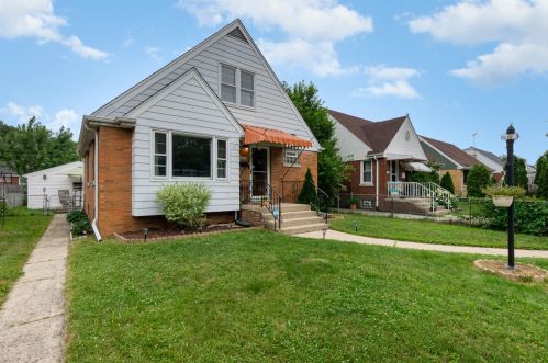7111 Beech Ave, Hammond, IN 46324-2423