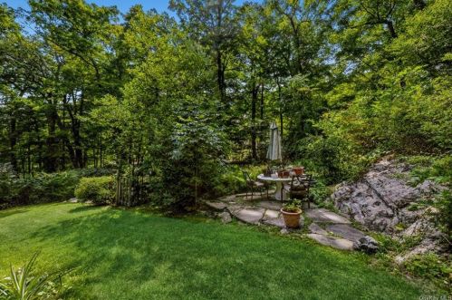 1 Lookout Rd, Tuxedo Park, NY 10987-4033