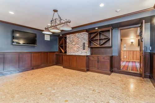 215 Locust Rd, Pleasantville NY  10570-3723 exterior
