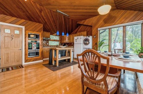 16 Deer Trl, Greenwood Lake NY  10925-4220 exterior