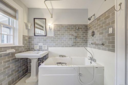 140 Main St, Port Jervis NY  12771-2114 exterior