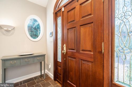 7010 Ellen Ave, Falls Church, VA 22042-1853