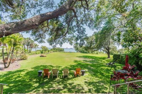 5148 31st Ave, Saint Petersburg FL  33707-5600 exterior