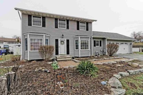 7 Stephen Dr, North Greenbush, NY 12198-8249
